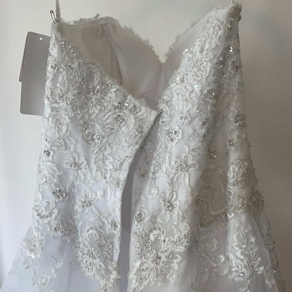 Embroidered Lace Applique Ball Gown Wedding Dress
DAVID'S BRIDAL COLLECTION